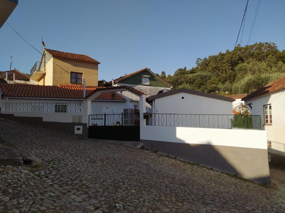 Casinha Da Eira Lägenhet Góis Exteriör bild